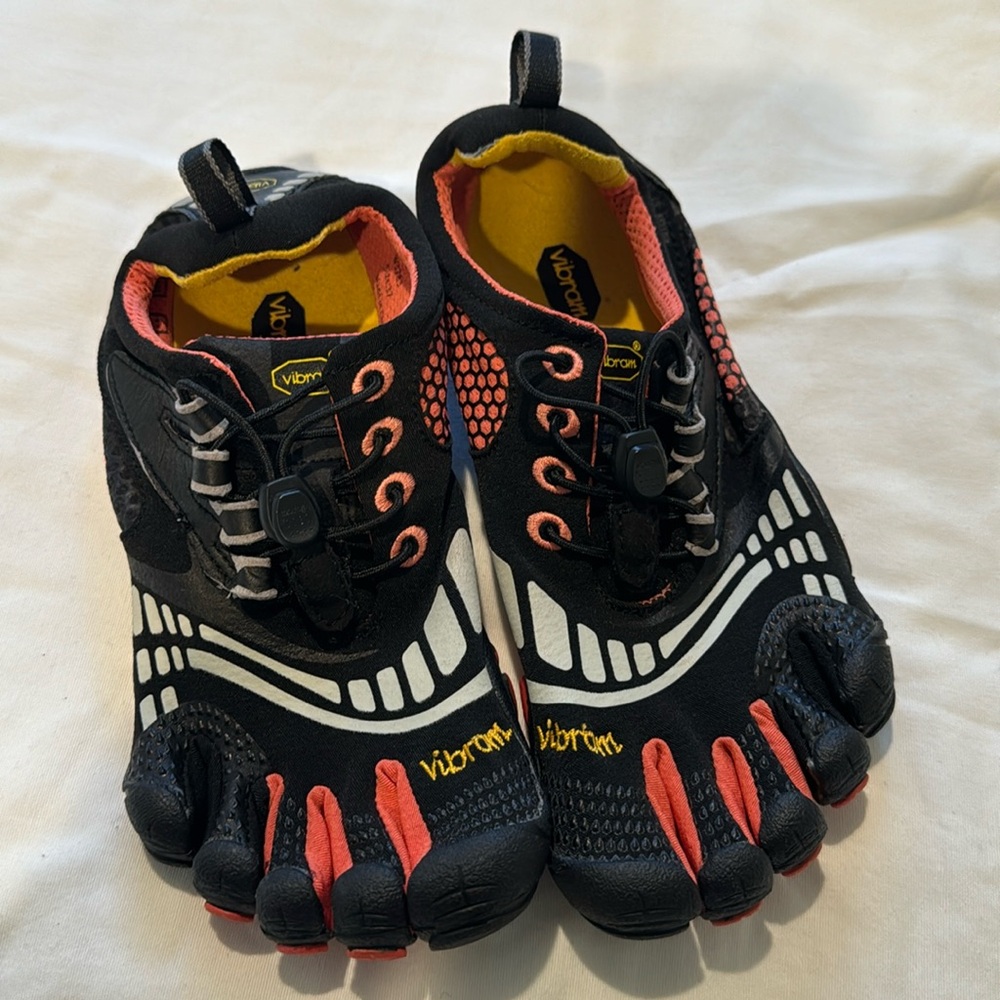 Vibram Five Fingers Women’s Shoes 7/7.5 EU 37